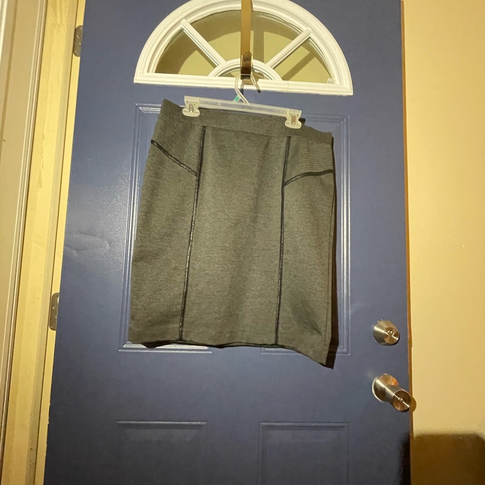 Super cute, APT 9 brand skirt! Size L.